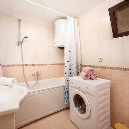 Gorgeous In Semesterbostad Trogir