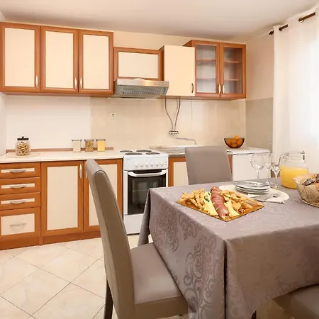 Gorgeous In Vikendica *