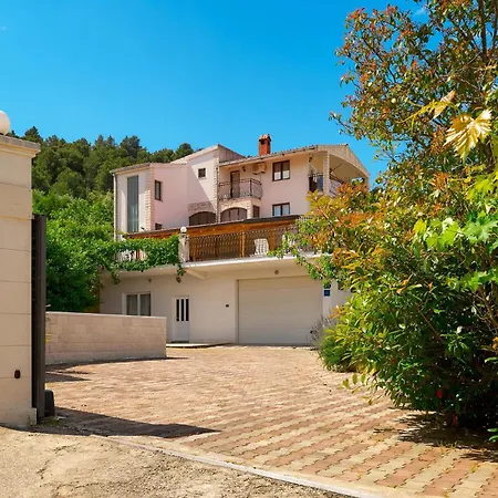 Gorgeous In Vikendica Trogir