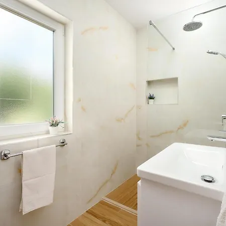 Gorgeous In Vikendica *