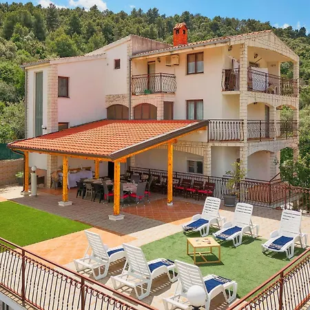 Gorgeous In Vikendica Trogir